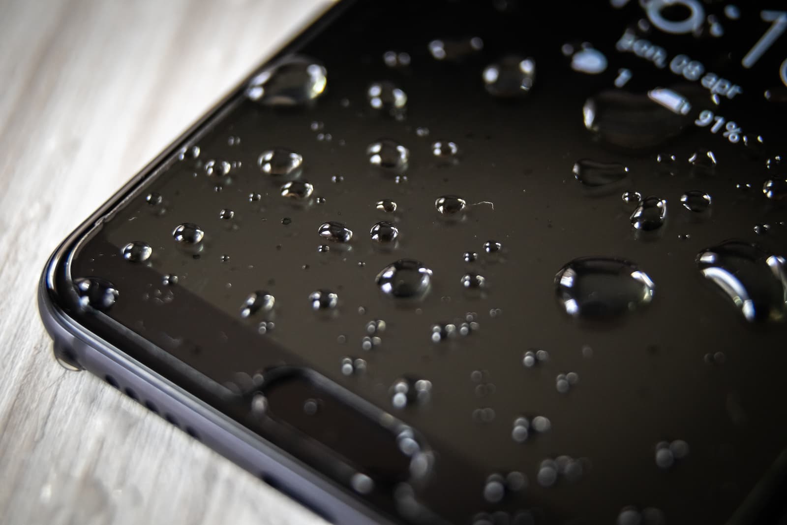 Smartphone Water Damage AdobeStock